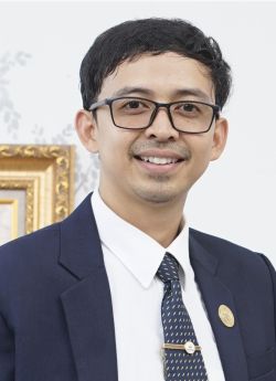Hendri Azwar, S.St., M.Par., Ph.D.,CHE.